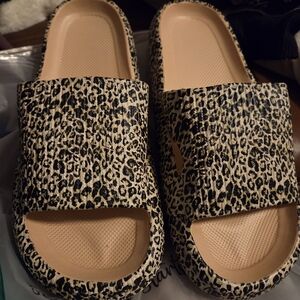 Knew The Cloudies Sandals Slip-on Women's Animal Cheetah Print Size 42 43